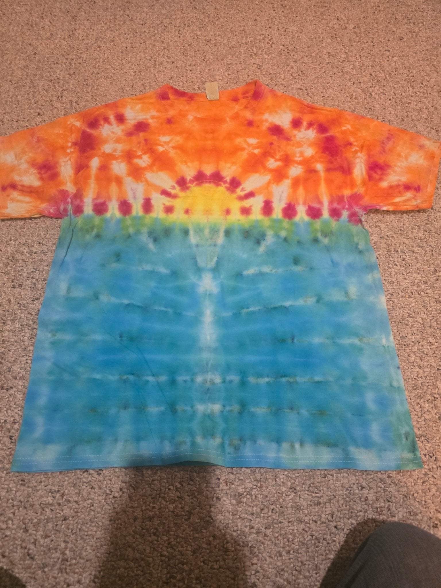 Sunset Over The Water Tie Dye - Size L - Alderson Family Farms